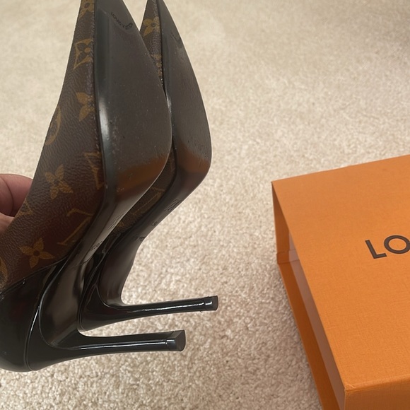 Beautiful Louis Vuitton brown high heel pumps barely worn few times almost new . - Picture 3 of 6